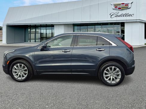 Used 2021 Cadillac XT4 Luxury w/ Cold Weather Package image 2