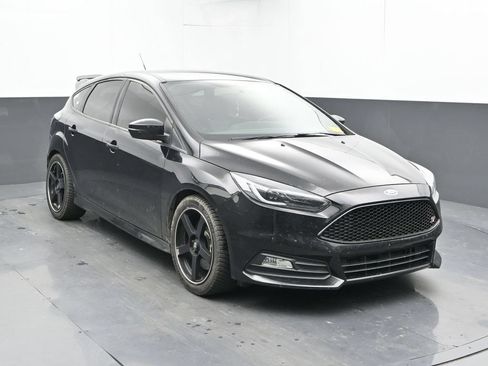 Used 2018 Ford Focus ST FWD image 6
