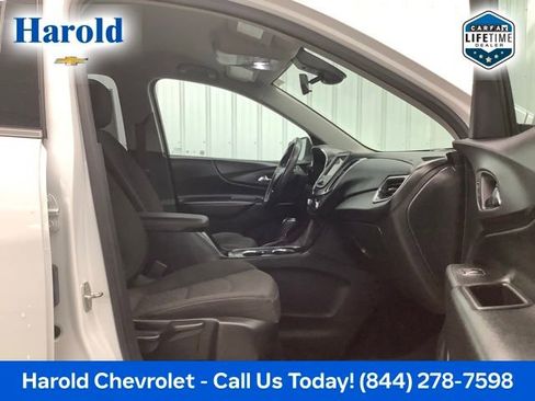 Used 2020 Chevrolet Equinox LT w/ Driver Convenience Package image 11