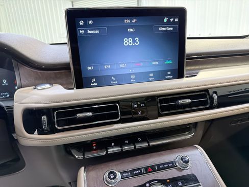 Used 2023 Lincoln Aviator Reserve w/ Equipment Group 201A image 17