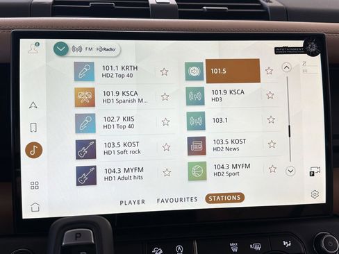 New 2026 Land Rover Defender 110 X-Dynamic SE image 23