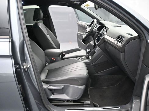 Certified 2023 Volkswagen Tiguan SE R-Line AWD/4WD image 16