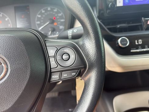 Used 2024 Toyota Corolla LE FWD image 19
