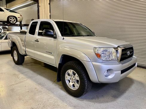 Used 2006 Toyota Tacoma PreRunner RWD image 4