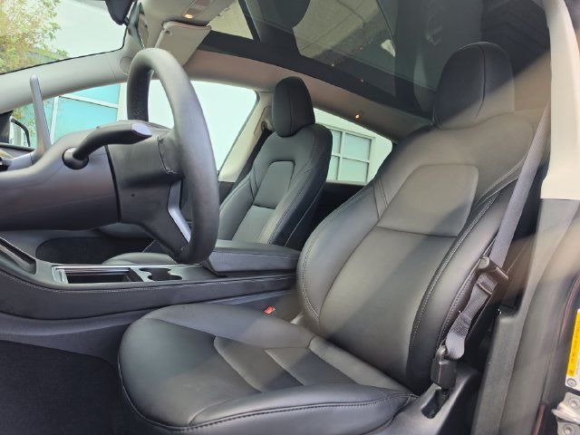 Used 2025 Tesla Model Y Long Range AWD/4WD image 21