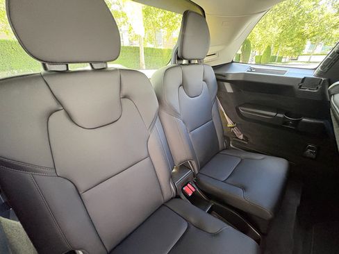 Used 2025 Volvo XC90 B6 Plus AWD/4WD image 33