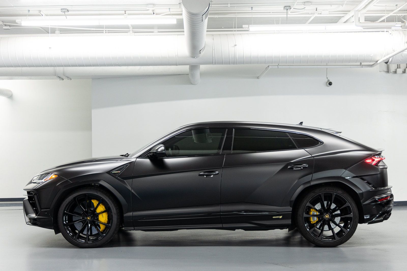 Used 2024 Lamborghini Urus S AWD/4WD image 3