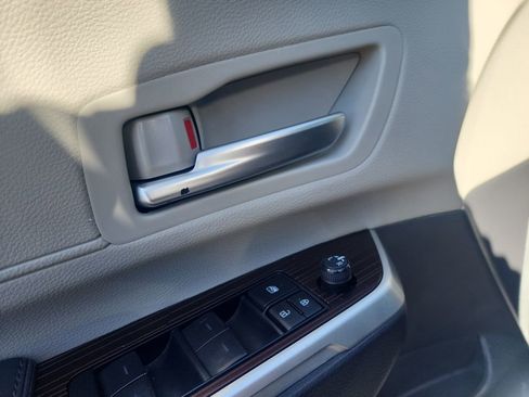 Used 2024 Toyota Sienna XLE image 12