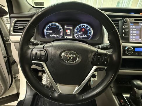 Used 2017 Toyota Highlander Plus image 29