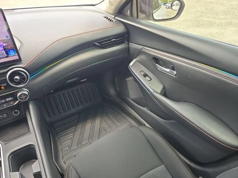 Used 2025 Nissan Sentra SR FWD image 12