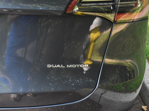 Used 2021 Tesla Model Y Long Range image 18