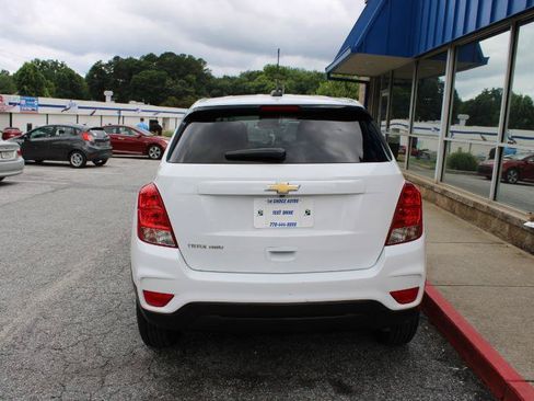 Used 2022 Chevrolet Trax LS w/ Tint and Cruise Package AWD/4WD image 5