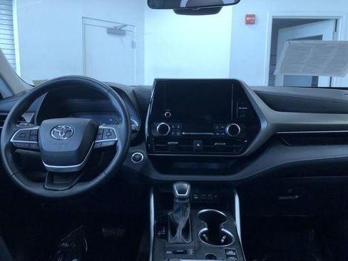Certified 2024 Toyota Highlander LE image 19