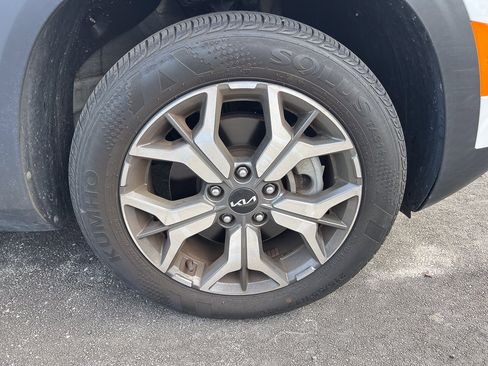 Used 2022 Kia Seltos EX image 6