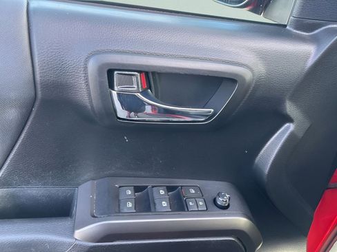 Used 2021 Toyota Tacoma TRD Sport w/ Technology Package image 20