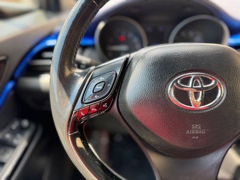 Used 2020 Toyota C-HR XLE FWD image 33
