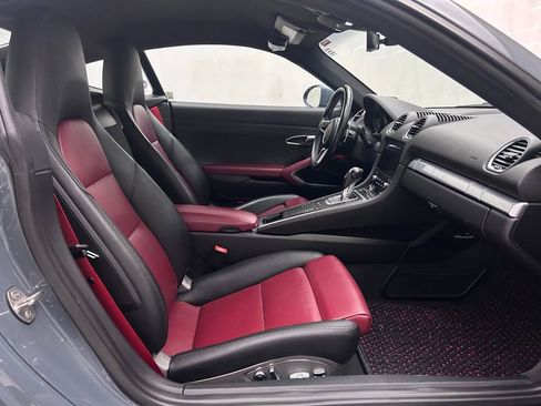 Used 2018 Porsche 718 Cayman RWD image 13