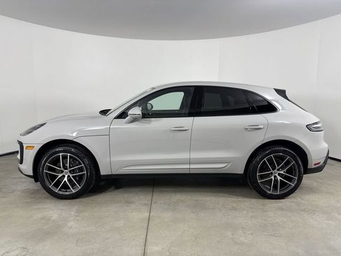 Certified 2025 Porsche Macan image 2