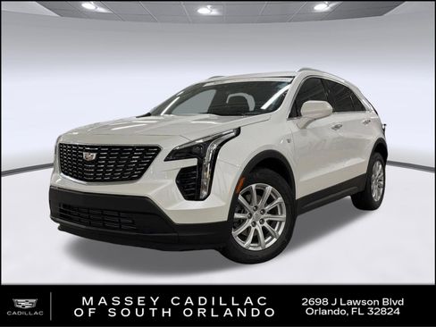 Used 2022 Cadillac XT4 Luxury w/ Cold Weather Package FWD image 1
