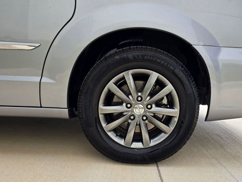 Used 2015 Chrysler Town & Country S w/ Driver Convenience Group FWD image 55