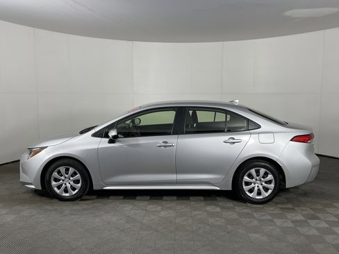 Used 2023 Toyota Corolla LE image 3
