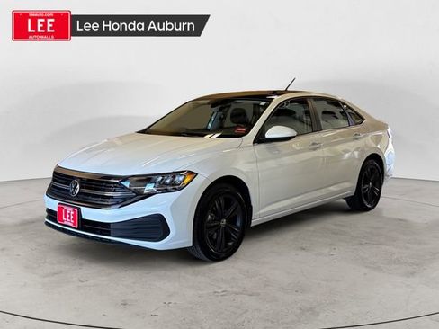 Used 2024 Volkswagen Jetta SE FWD image 1