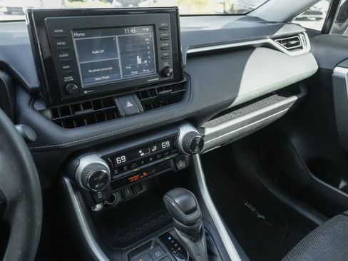 Used 2020 Toyota RAV4 XLE image 21