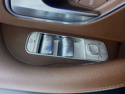 Used 2024 Mercedes-Benz GLS 450 4MATIC image 8