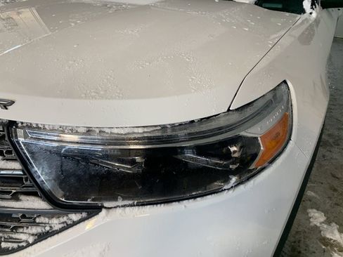 Used 2021 Ford Explorer XLT w/ Equipment Group 202A image 9