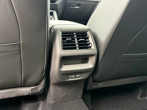 Used 2026 Volkswagen Tiguan SE w/ Panoramic Sunroof Package AWD/4WD image 21