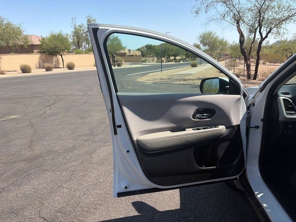 Used 2016 Honda HR-V LX image 10