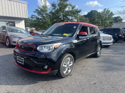 Used 2017 Kia Soul EV + image 2