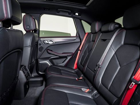 Certified 2022 Porsche Macan GTS image 17