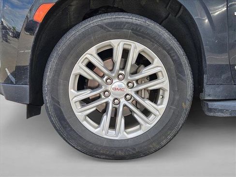 Used 2021 GMC Yukon XL SLT w/ SLT Premium Package image 16