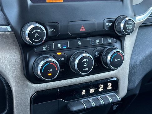 Used 2022 RAM 1500 Laramie AWD/4WD image 19
