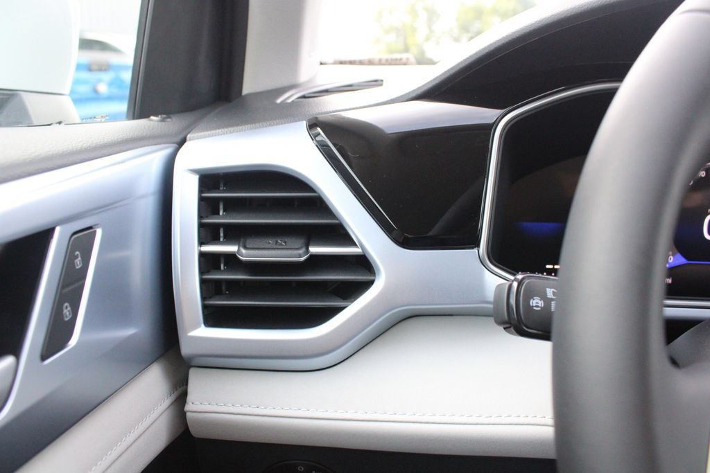New 2026 Volkswagen Taos SE AWD/4WD image 8