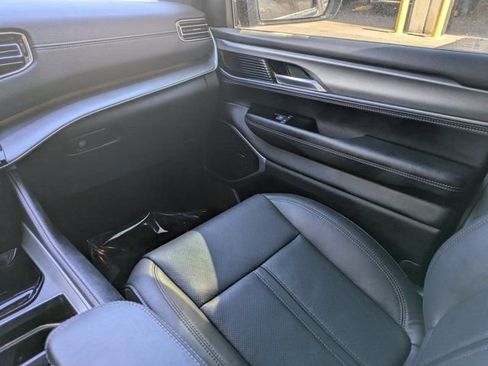 Used 2025 Jeep Wagoneer L Series II image 15