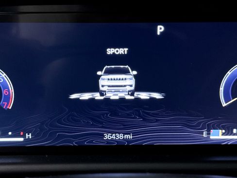 Used 2023 Jeep Wagoneer Series II AWD/4WD image 11