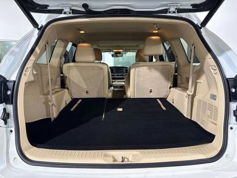 Used 2019 Toyota Highlander XLE FWD image 8