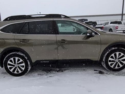 Used 2020 Subaru Outback Premium image 10
