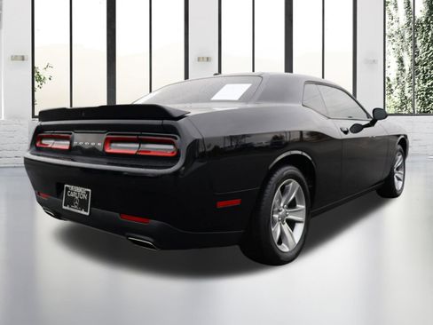 Used 2022 Dodge Challenger SXT w/ Driver Convenience Group image 5