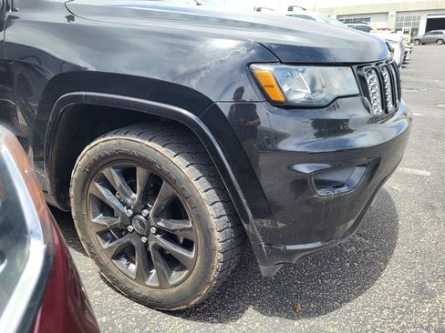 Used 2019 Jeep Grand Cherokee Altitude AWD/4WD image 15