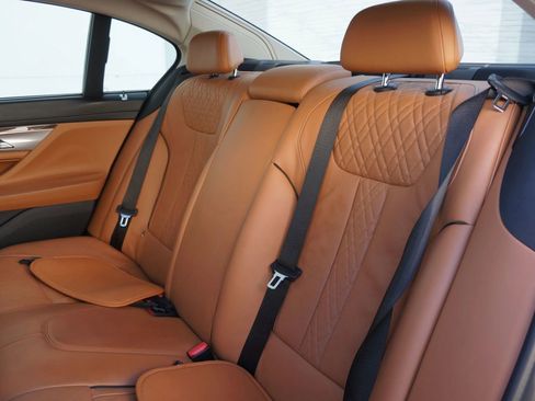 Used 2019 BMW 740e xDrive w/ Executive Package image 29