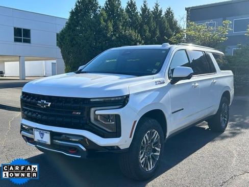 Used 2025 Chevrolet Suburban Z71 AWD/4WD image 3