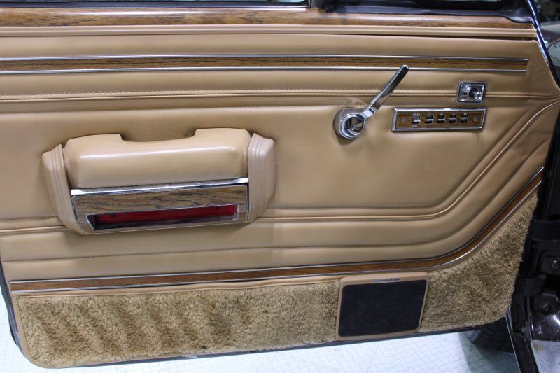 Used 1987 Jeep Grand Wagoneer AWD/4WD image 20