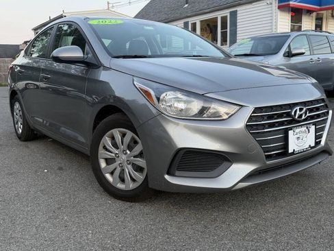 Used 2022 Hyundai Accent SE FWD image 4