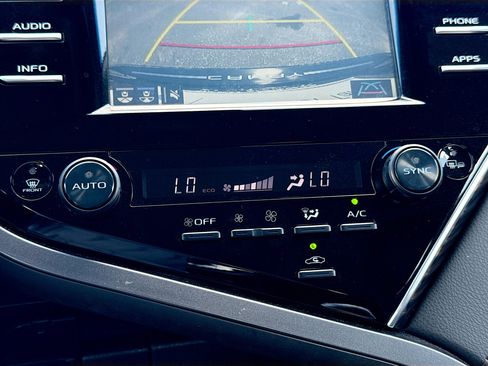 Used 2018 Toyota Camry XLE FWD image 33