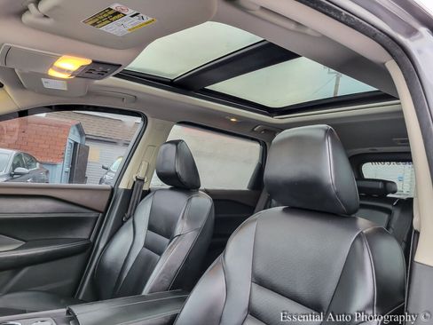 Used 2021 Nissan Rogue SV w/ Premium Package image 12