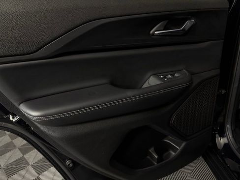 Used 2025 Jeep Grand Cherokee Laredo w/ Luxury Tech Group I image 27