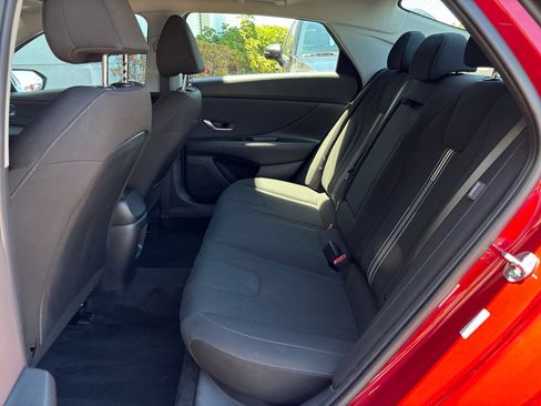 Used 2025 Hyundai Elantra SEL FWD image 26